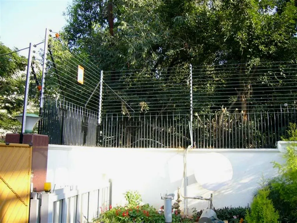 Electric fence installation